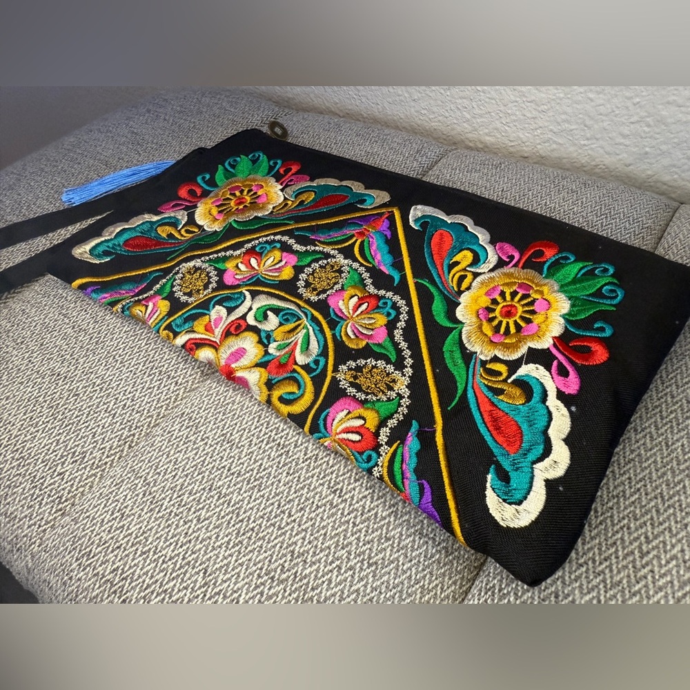 Floral Embroidered Black Wristlet/Clutch - Picture 9 of 15